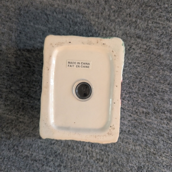 3/$15 | Avon Country Cottage Salt/Pepper Shaker, 1pc - Picture 3 of 3